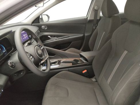 Used 2025 Hyundai Elantra SE FWD image 17
