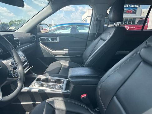 Used 2023 Ford Explorer XLT w/ Equipment Group 202A AWD/4WD image 30