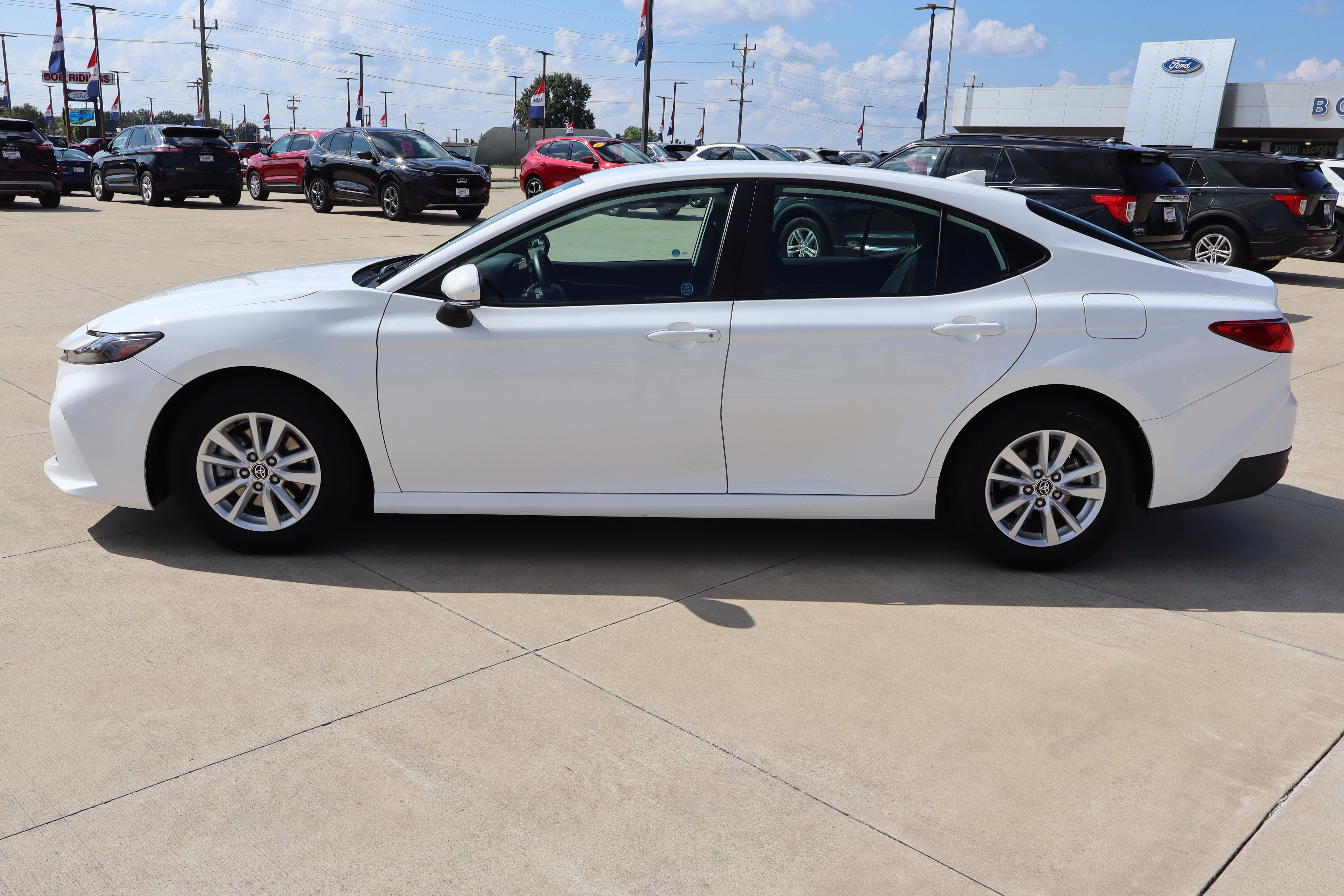 Used 2025 Toyota Camry LE FWD image 8