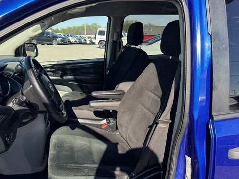 Used 2019 Dodge Grand Caravan SE w/ Mopar Premium Addition Group image 15