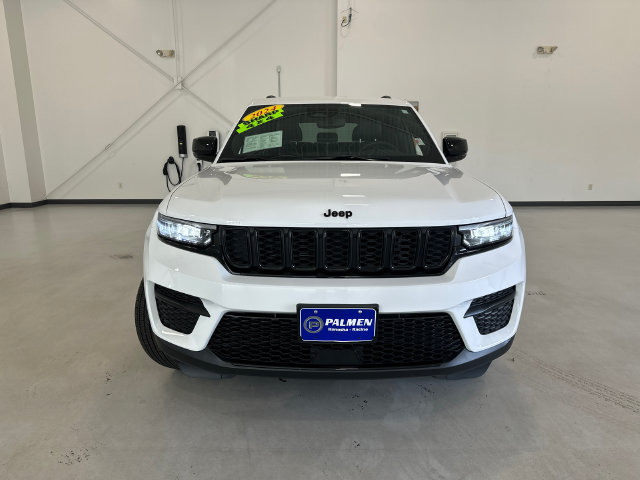 Used 2024 Jeep Grand Cherokee Altitude AWD/4WD image 2