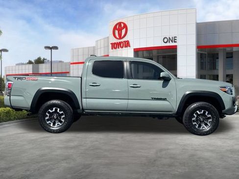 Used 2023 Toyota Tacoma TRD Off-Road w/ Technology Package AWD/4WD image 3