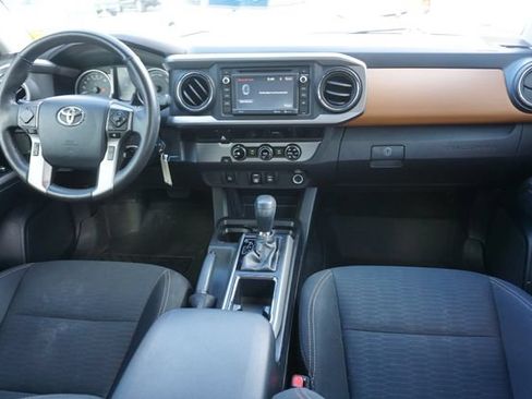 Used 2018 Toyota Tacoma SR5 RWD image 6
