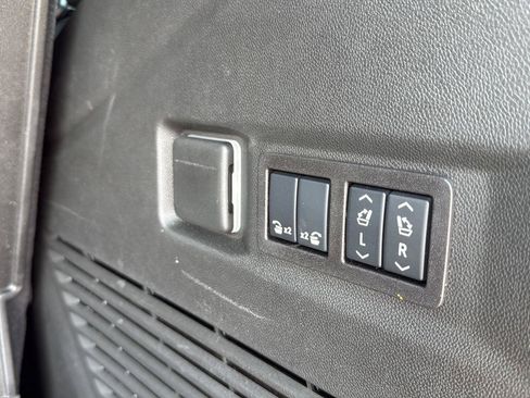 Used 2026 GMC Yukon AT4 w/ LPO, Floor Liner Package AWD/4WD image 44