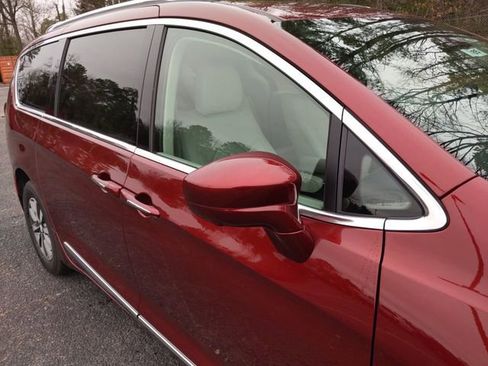 Used 2020 Chrysler Pacifica Touring-L Plus w/ Advanced Safetytec Group image 11