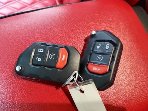 Used 2024 Jeep Wrangler Unlimited Rubicon w/ Technology Group image 36