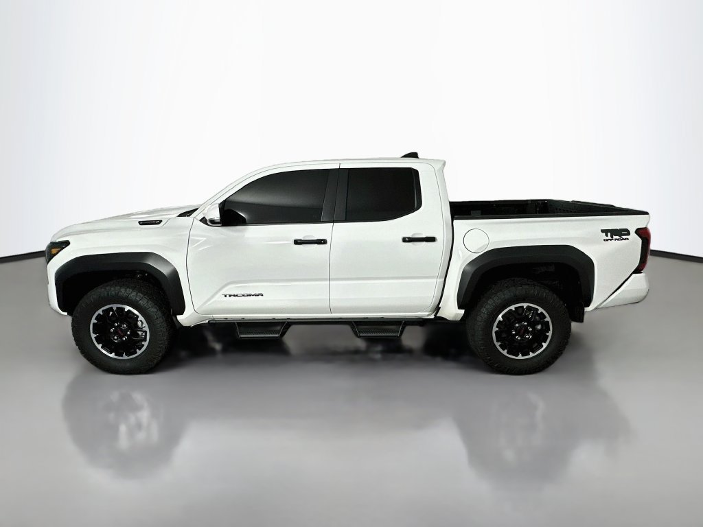 Used 2025 Toyota Tacoma TRD Off-Road w/ TRD Off Road Upgrade Package AWD/4WD image 4