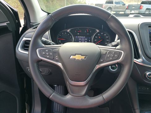 Used 2022 Chevrolet Equinox LT w/ Driver Convenience Package image 14