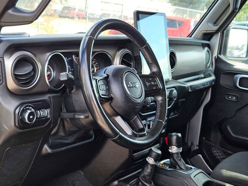 Used 2020 Jeep Wrangler Unlimited Sahara AWD/4WD image 2