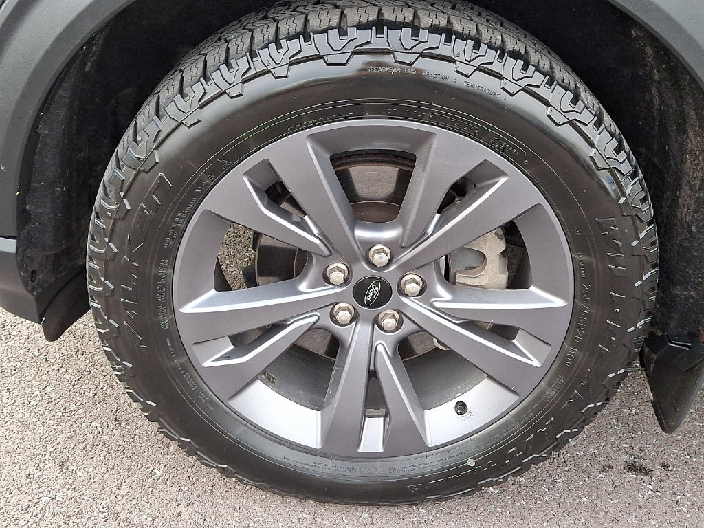 Certified 2022 Ford Explorer XLT w/ Equipment Group 202A AWD/4WD image 28