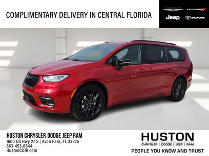 New 2026 Chrysler Pacifica Select w/ S Appearance Package