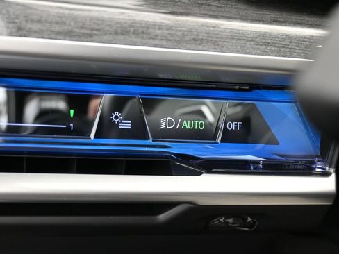 Used 2023 BMW 760i xDrive w/ Luxury Rear Seating Package AWD/4WD image 20