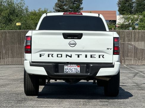 Used 2023 Nissan Frontier SV RWD image 4