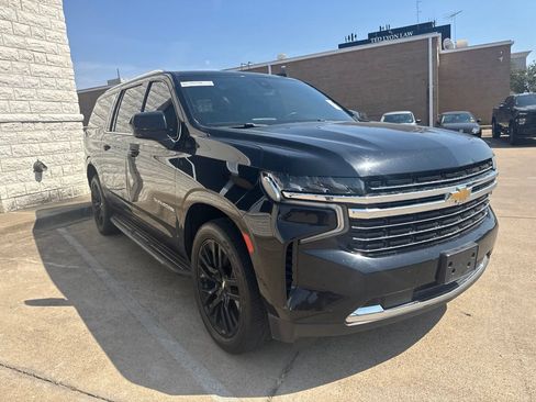 Used 2021 Chevrolet Suburban LT AWD/4WD image 4