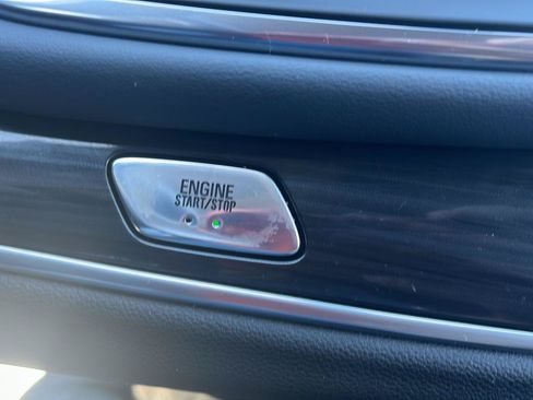 Used 2019 Buick Enclave Essence AWD/4WD image 17