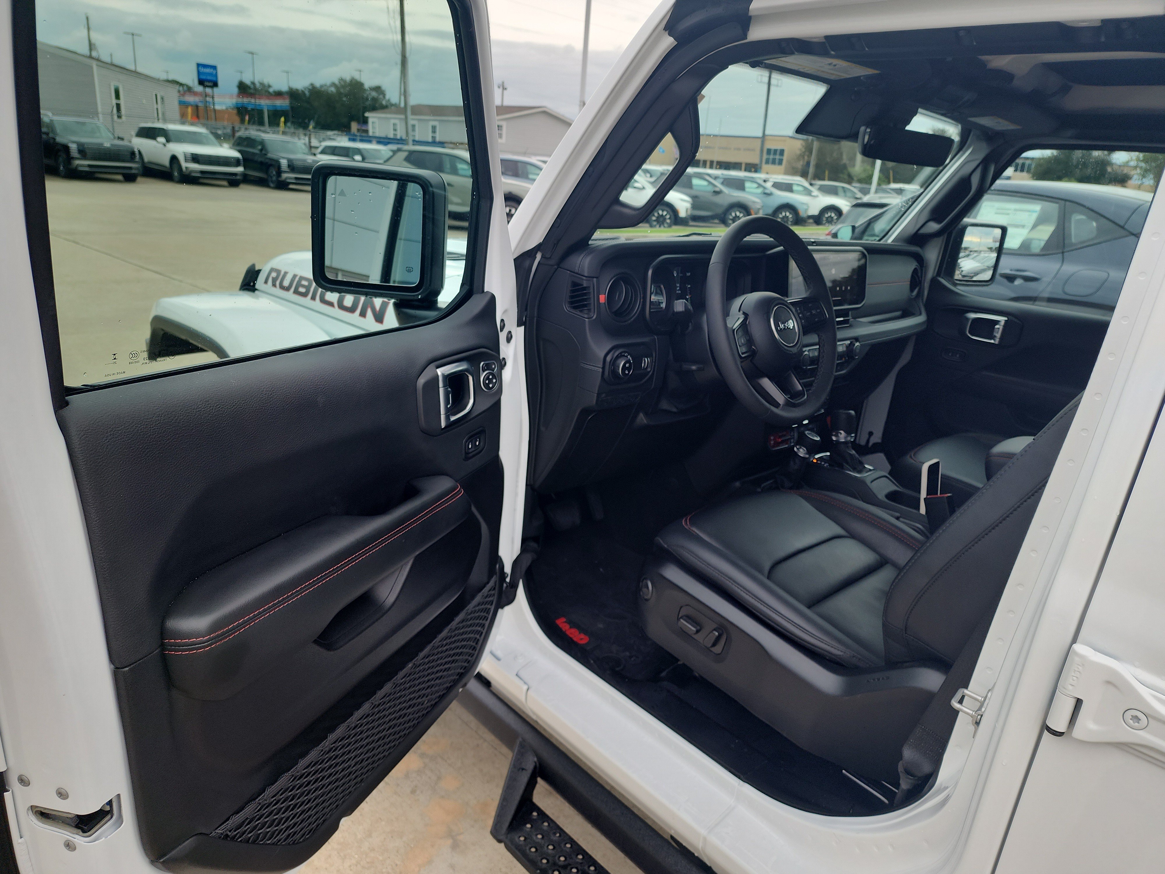 Used 2025 Jeep Gladiator Rubicon AWD/4WD image 13