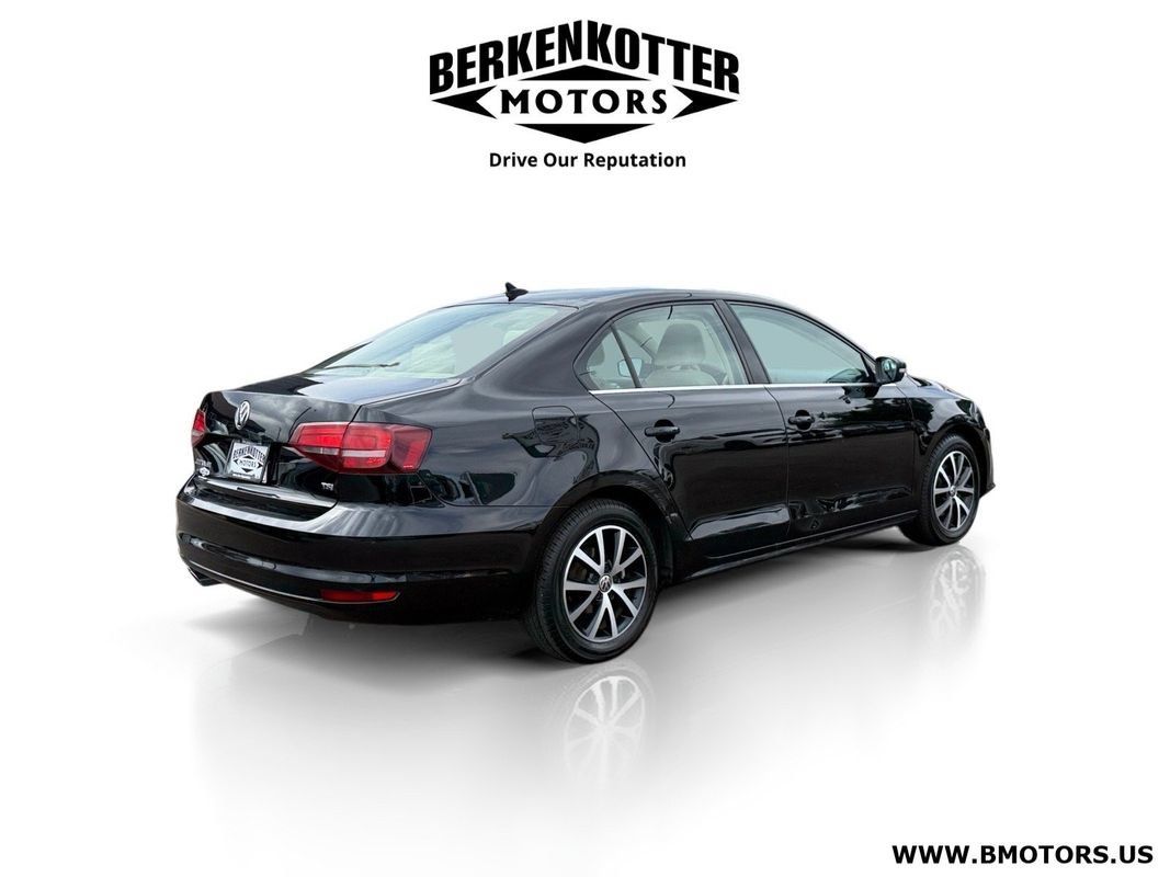 Used 2017 Volkswagen Jetta SE FWD image 3