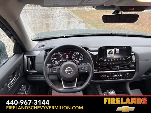 Used 2024 Nissan Pathfinder SL image 43