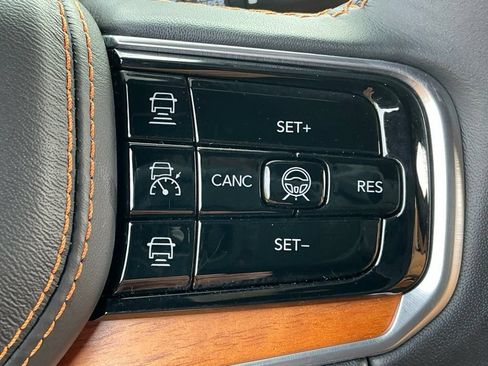Used 2023 Jeep Grand Wagoneer Series III AWD/4WD image 35