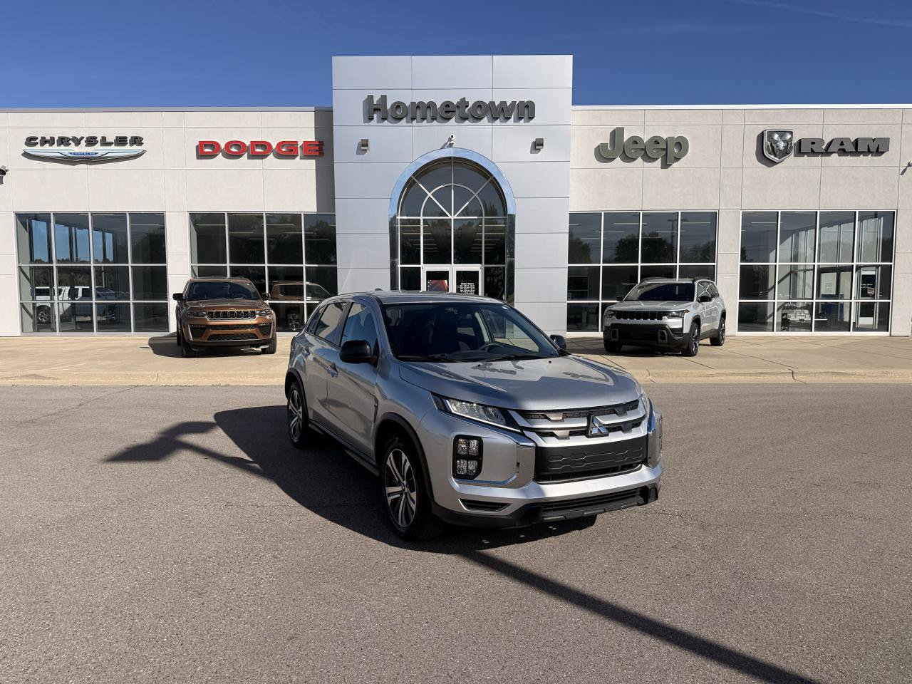 Used 2022 Mitsubishi Outlander Sport ES FWD image 1
