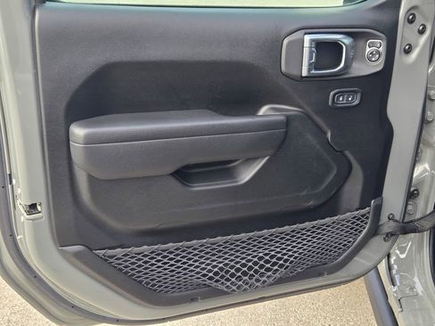 Used 2023 Jeep Wrangler Unlimited w/ Cold Weather Group image 28