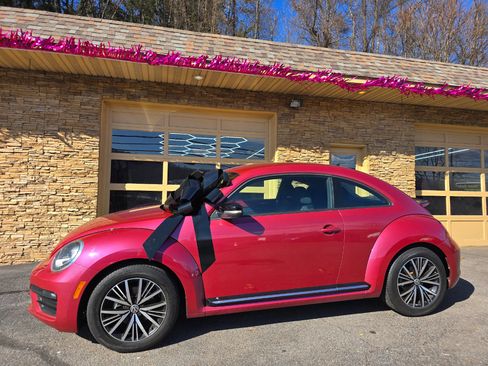 Used 2017 Volkswagen Beetle #PinkBeetle image 41