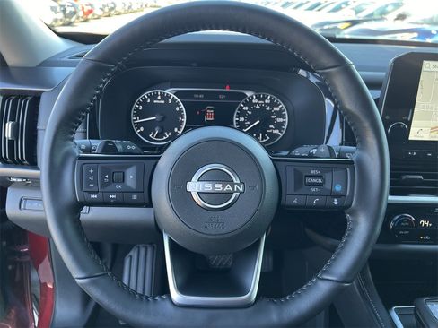 Certified 2024 Nissan Pathfinder SL image 9