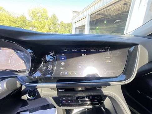 Used 2023 Buick Envision Avenir image 16