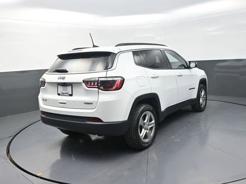 Used 2024 Jeep Compass Latitude AWD/4WD image 9