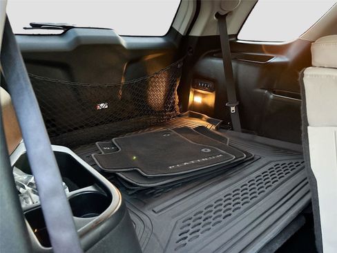 Used 2016 Ford Explorer Platinum image 30