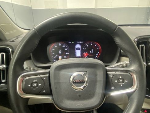 Used 2019 Volvo XC40 T5 Momentum image 15