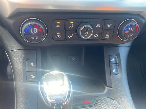 Used 2018 GMC Acadia SLT AWD/4WD image 17