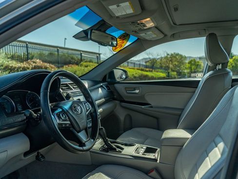 Used 2016 Toyota Camry XLE w/ Moonroof Package FWD image 8