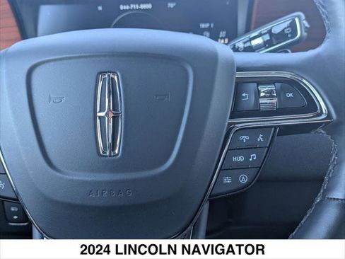 Used 2024 Lincoln Navigator Reserve image 15