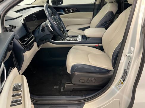 Used 2025 Kia Carnival SX Prestige FWD image 18