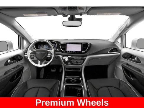 Used 2023 Chrysler Pacifica Touring-L FWD image 9