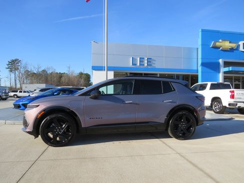 Used 2024 Chevrolet Equinox EV RS image 2