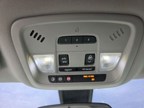 Used 2017 Chevrolet Malibu LT w/ Leather Package image 8