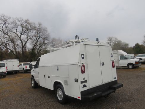 Used 2023 Ford E-350 and Econoline 350 Super Duty w/ Power Windows & Locks Group image 7