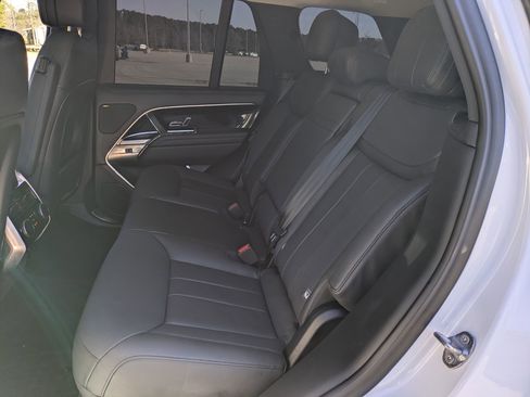 Certified 2023 Land Rover Range Rover SE image 26