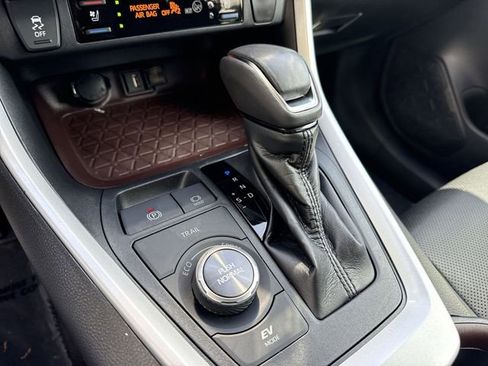 Used 2020 Toyota RAV4 Limited w/ Limited Grade Weather Package image 20