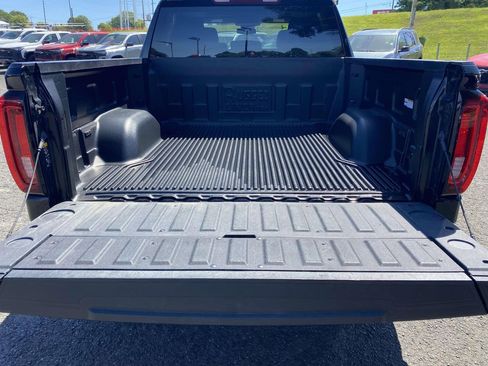 Used 2025 GMC Sierra 1500 SLT RWD image 8