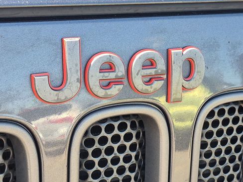 Used 2016 Jeep Wrangler Unlimited Sahara AWD/4WD image 12