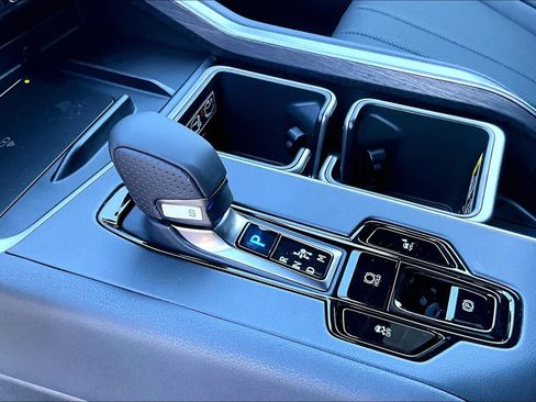 New 2026 Lexus TX 500h AWD image 10
