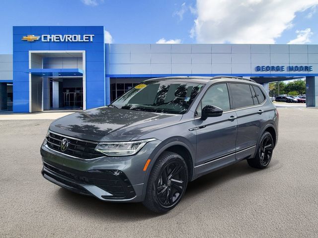 Used 2024 Volkswagen Tiguan SE R-Line AWD/4WD image 2