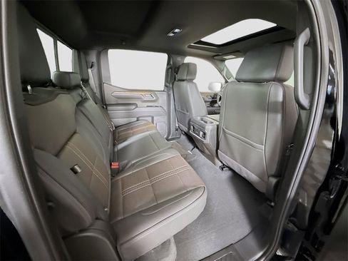 Used 2025 Chevrolet Silverado 1500 High Country w/ Technology Package image 22