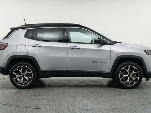 Used 2025 Jeep Compass Limited image 11