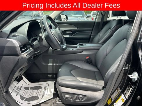 Used 2024 Toyota Grand Highlander AWD image 2
