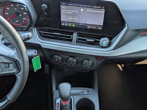 Used 2025 Chevrolet Trax RS w/ Sunroof Package image 7