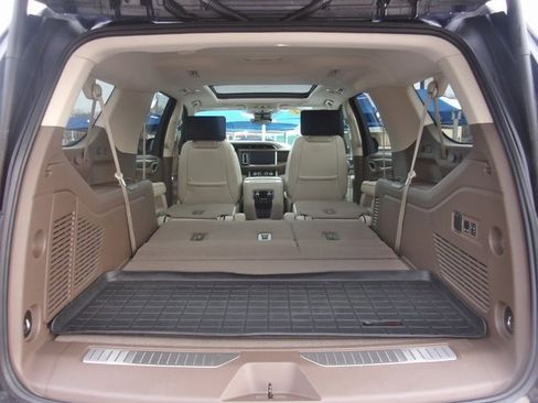 Used 2024 GMC Yukon XL Denali w/ Advanced Technology Package image 38